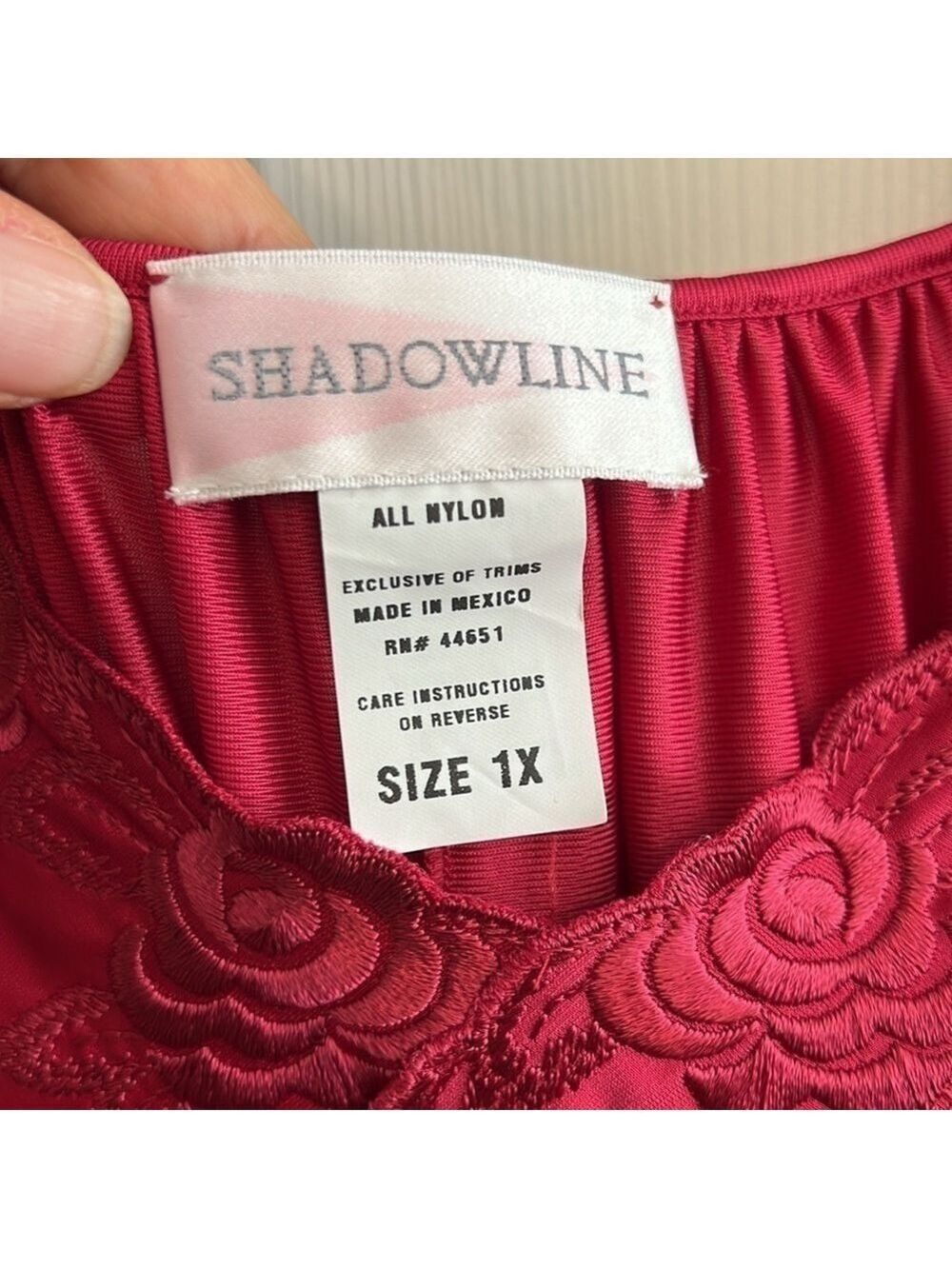 Shadowline nightgown. Cerise (reddish pink) embroidered neckline. Size 1 X - Picture 3 of 7